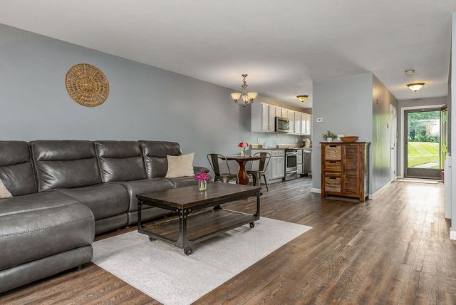 37 Thornhill Road, Stratham, NH 03885