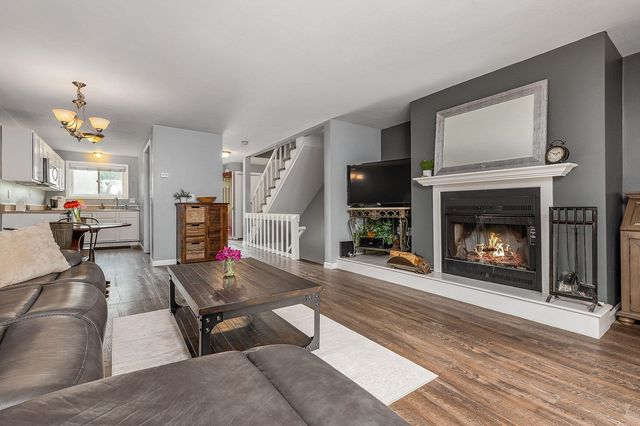 37 Thornhill Road, Stratham, NH 03885