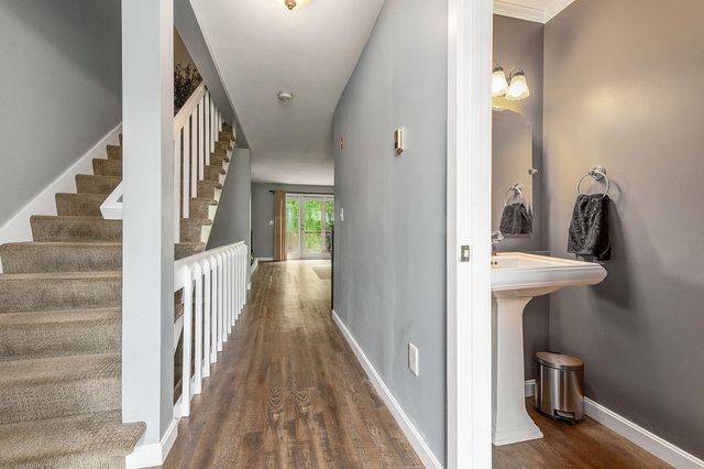 37 Thornhill Road, Stratham, NH 03885
