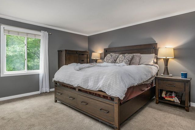 37 Thornhill Road, Stratham, NH 03885