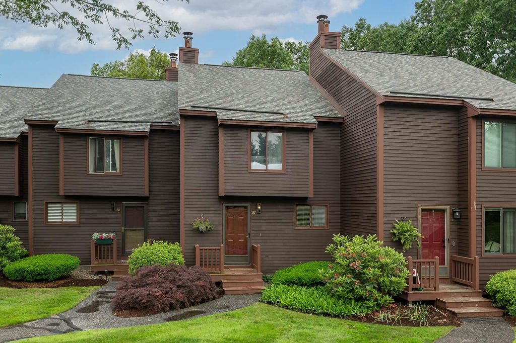 37 Thornhill Road, Stratham, NH 03885