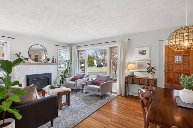 1200 Leland Road E, Maplewood, MN 55109