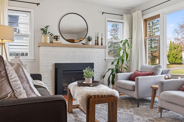 1200 Leland Road E, Maplewood, MN 55109