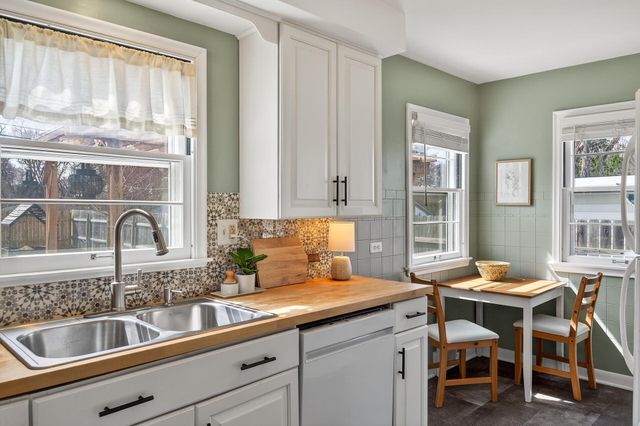 1200 Leland Road E, Maplewood, MN 55109