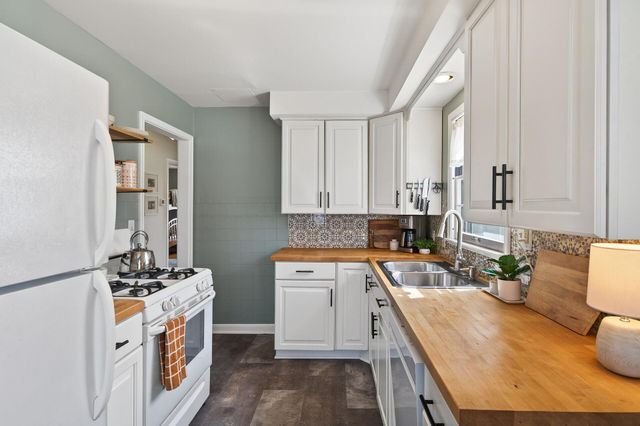 1200 Leland Road E, Maplewood, MN 55109