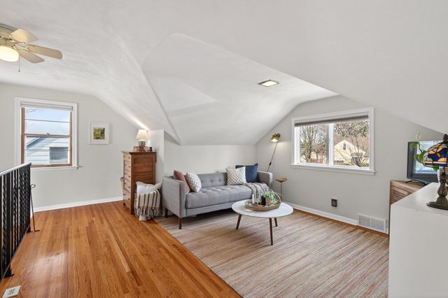 1200 Leland Road E, Maplewood, MN 55109