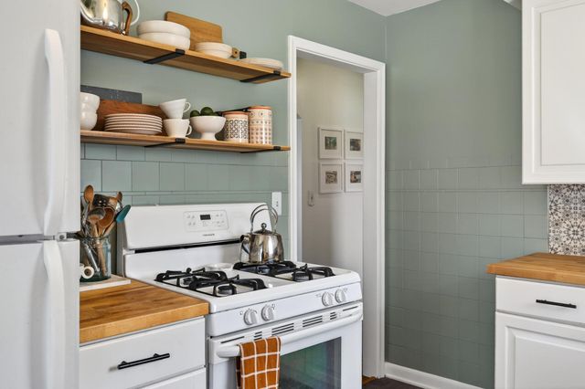 1200 Leland Road E, Maplewood, MN 55109