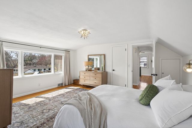 1200 Leland Road E, Maplewood, MN 55109