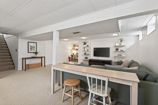 1200 Leland Road E, Maplewood, MN 55109