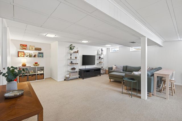 1200 Leland Road E, Maplewood, MN 55109