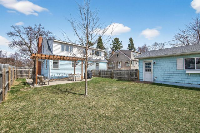 1200 Leland Road E, Maplewood, MN 55109