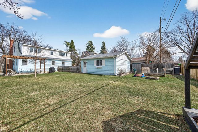 1200 Leland Road E, Maplewood, MN 55109