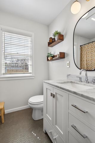 1200 Leland Road E, Maplewood, MN 55109