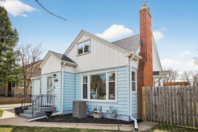 1200 Leland Road E, Maplewood, MN 55109