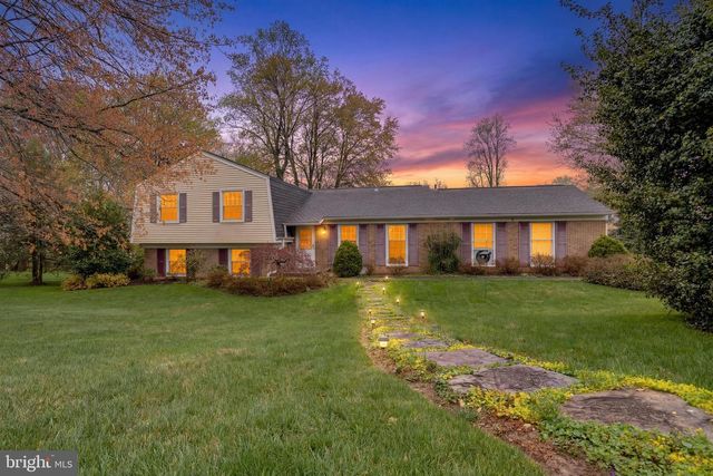 9307 SHARI DR, Fairfax, VA 22032