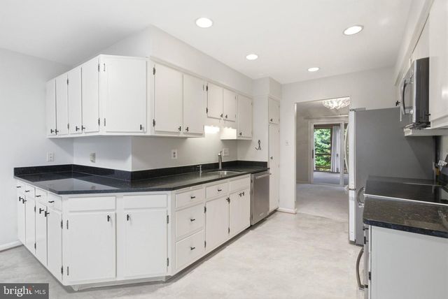 9307 SHARI DR, Fairfax, VA 22032