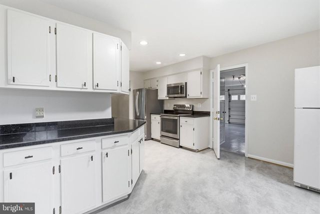 9307 SHARI DR, Fairfax, VA 22032