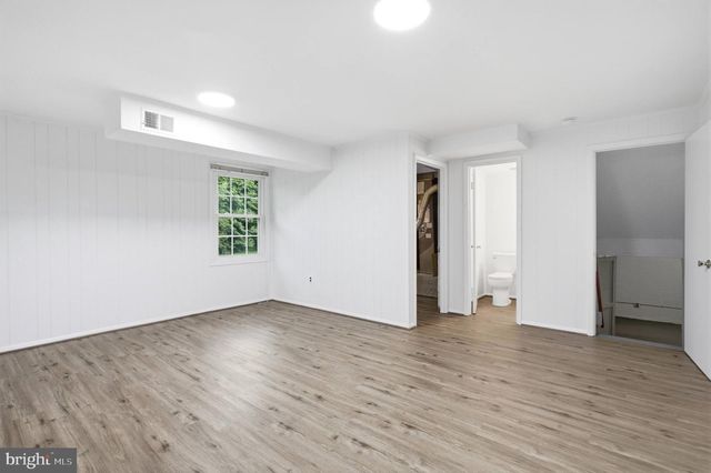 9307 SHARI DR, Fairfax, VA 22032