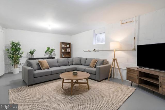 9307 SHARI DR, Fairfax, VA 22032