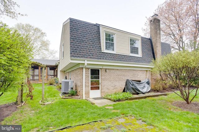 9307 SHARI DR, Fairfax, VA 22032