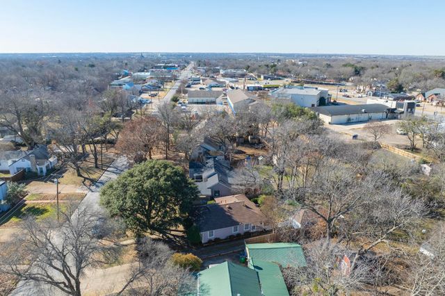 1413 Ferris Avenue, Waxahachie, TX 75165