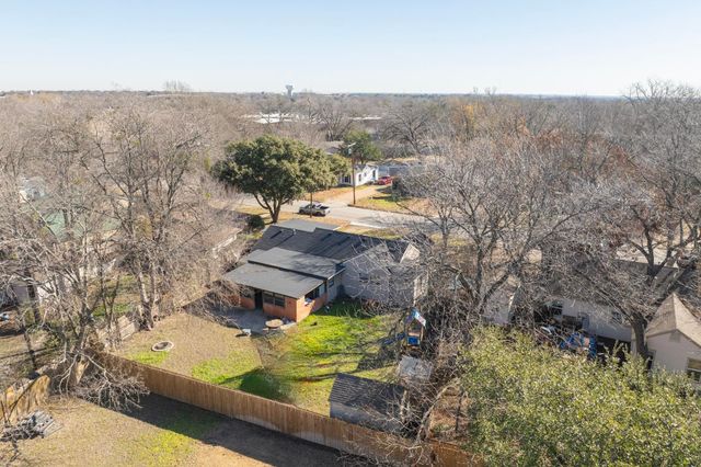 1413 Ferris Avenue, Waxahachie, TX 75165