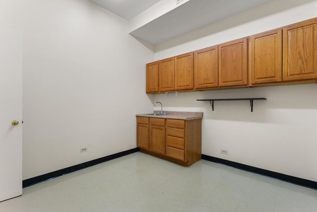 10004 S Kedzie Avenue, Evergreen Park, IL 60805