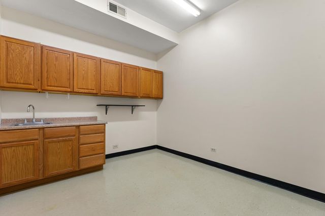 10004 S Kedzie Avenue, Evergreen Park, IL 60805
