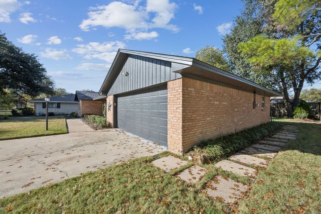 1505 Oak Glen Court, Arlington, TX 76012