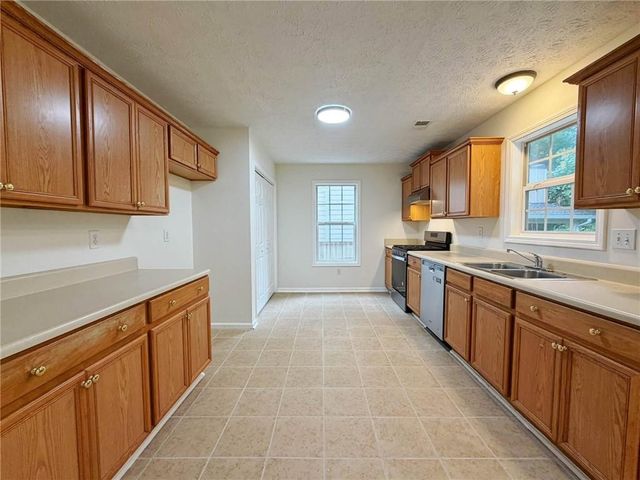 855 Minor Creek Way NW, Lilburn, GA 30047