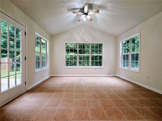 855 Minor Creek Way NW, Lilburn, GA 30047
