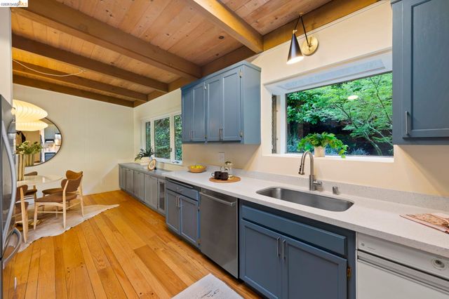 6476 Valley View Rd., Oakland, CA 94611