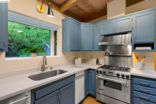 6476 Valley View Rd., Oakland, CA 94611