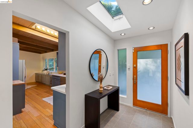 6476 Valley View Rd., Oakland, CA 94611