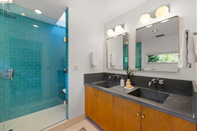 6476 Valley View Rd., Oakland, CA 94611