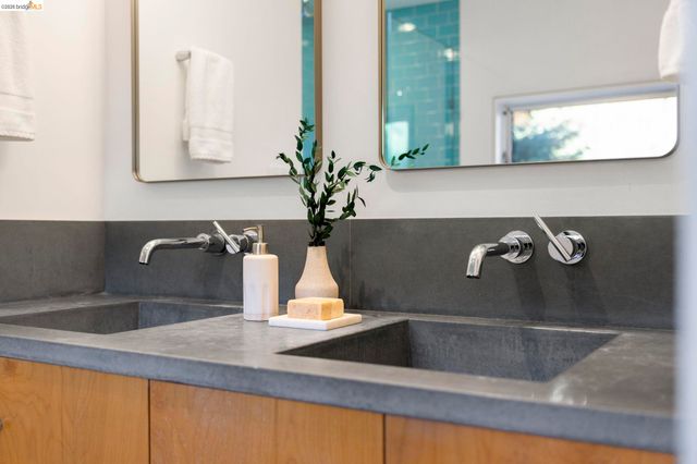 6476 Valley View Rd., Oakland, CA 94611