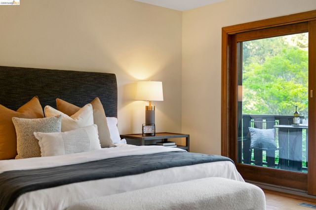 6476 Valley View Rd., Oakland, CA 94611