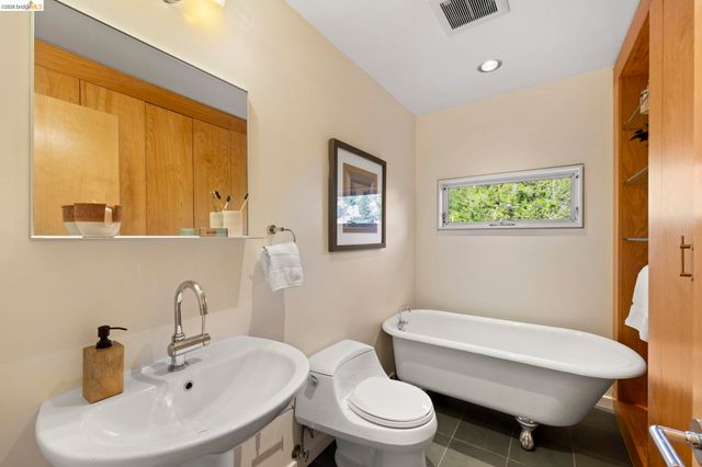 6476 Valley View Rd., Oakland, CA 94611