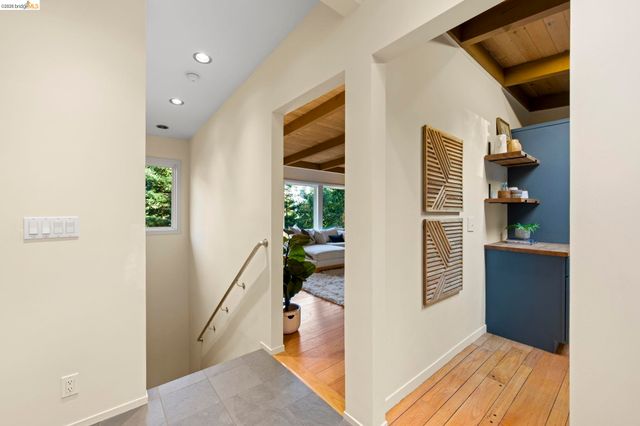 6476 Valley View Rd., Oakland, CA 94611