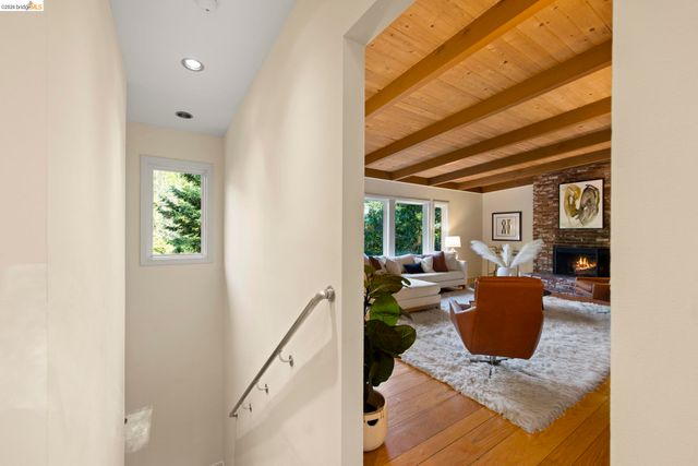 6476 Valley View Rd., Oakland, CA 94611