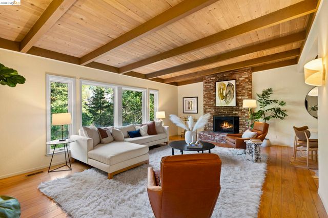 6476 Valley View Rd., Oakland, CA 94611