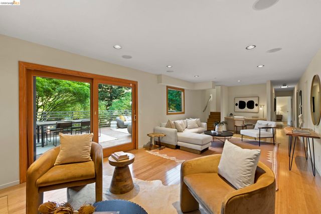 6476 Valley View Rd., Oakland, CA 94611