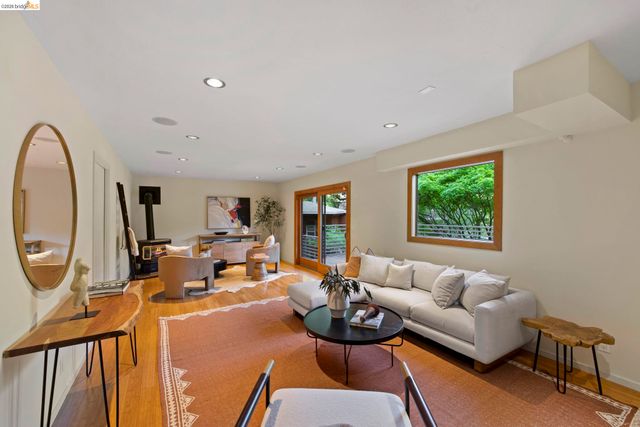 6476 Valley View Rd., Oakland, CA 94611