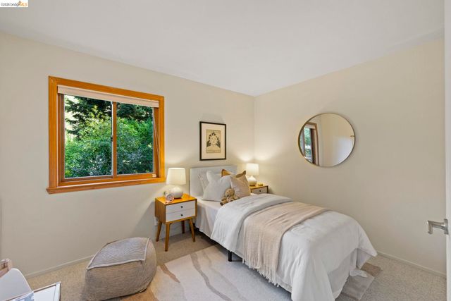 6476 Valley View Rd., Oakland, CA 94611