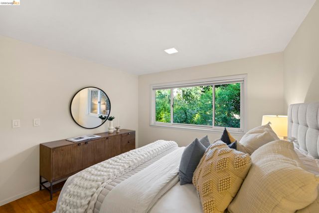 6476 Valley View Rd., Oakland, CA 94611