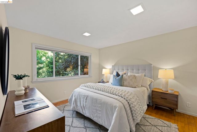 6476 Valley View Rd., Oakland, CA 94611