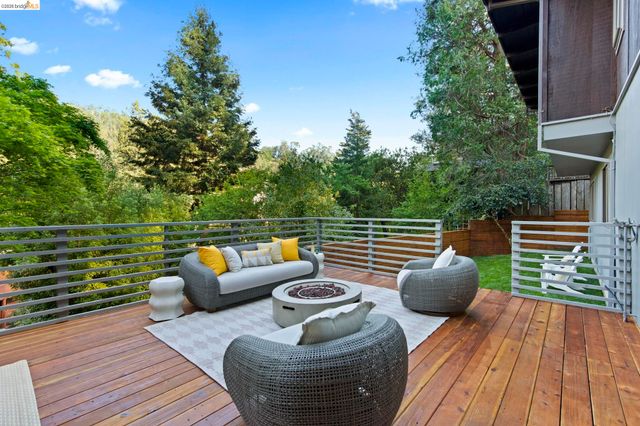 6476 Valley View Rd., Oakland, CA 94611