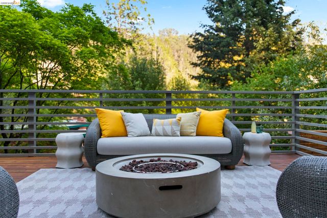 6476 Valley View Rd., Oakland, CA 94611