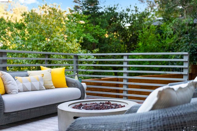 6476 Valley View Rd., Oakland, CA 94611