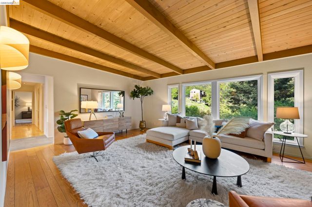 6476 Valley View Rd., Oakland, CA 94611